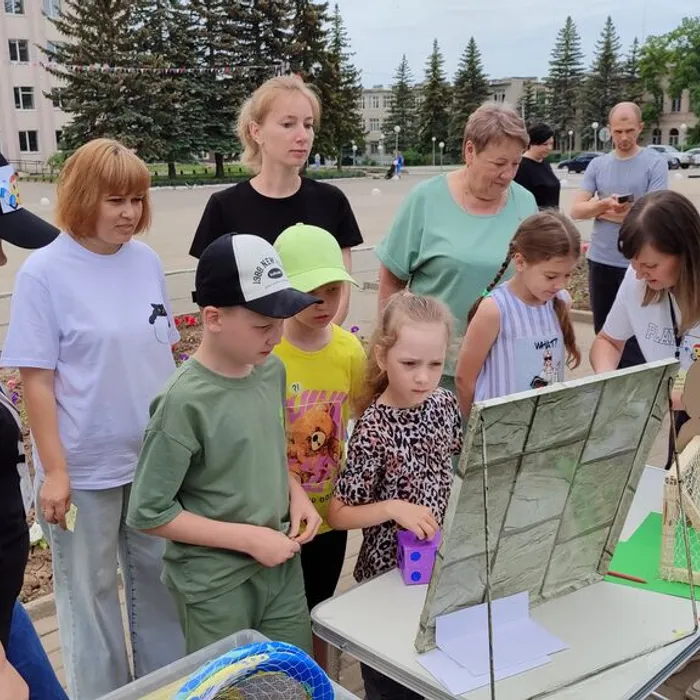 Пусть детство звонкое смеется!
