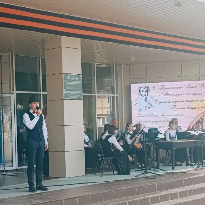 Пушкинский бал "В уездном городе Л..."